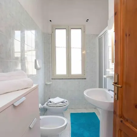 Central Seaside Terrace Retreat Daire La Caletta