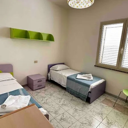 Daire Central Seaside Terrace Retreat