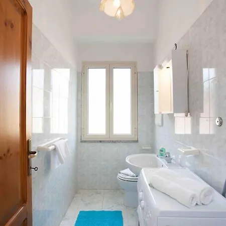 Daire Central Seaside Terrace Retreat