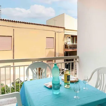 Central Seaside Terrace Retreat Daire La Caletta