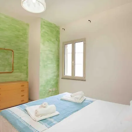 Daire Central Seaside Terrace Retreat